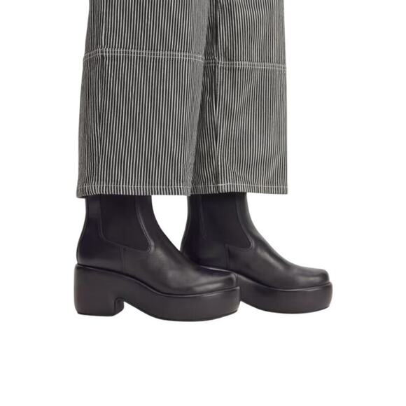 EVERLANE The Puffa Chelsea Boot Black Leather Pull On High Heel Platform 9 NEW - Picture 3 of 9